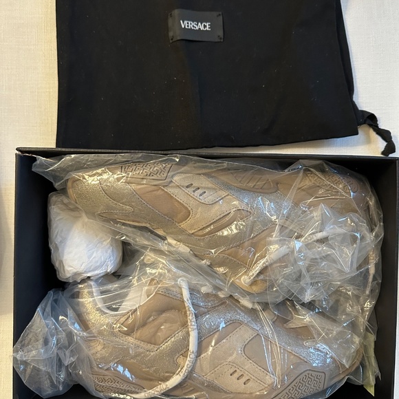 NIB Versace Women's Sneakers 9.5 - Picture 3 of 8